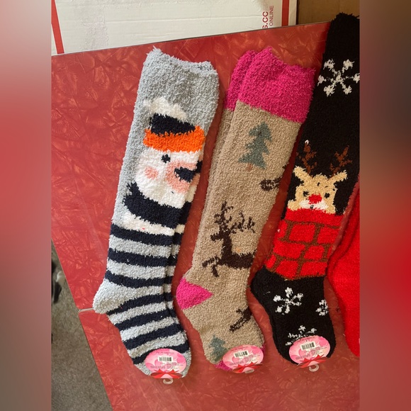 🎄❤️💚🧑‍🎄🐧NWT LONG MOPAS FUZZY COMFY SOCKS - Picture 6 of 16